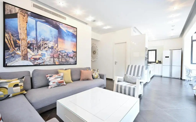 Clear 3BR in Dizzengoff 140 by HolyGuest