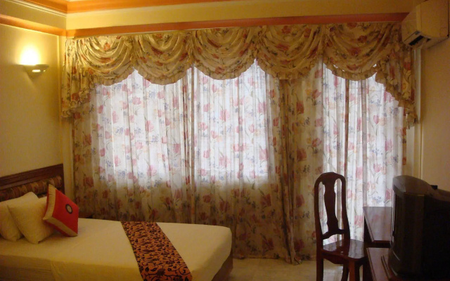Lucky Star Hotel