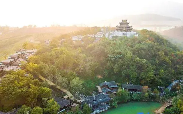 Qianhua Ancient Village Rufeng Homestay