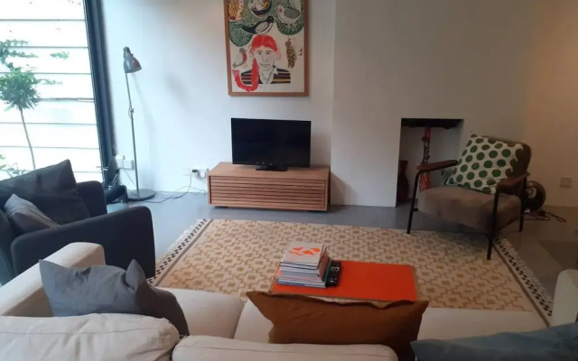 3 bed Apartment With Garden in Zone one se1