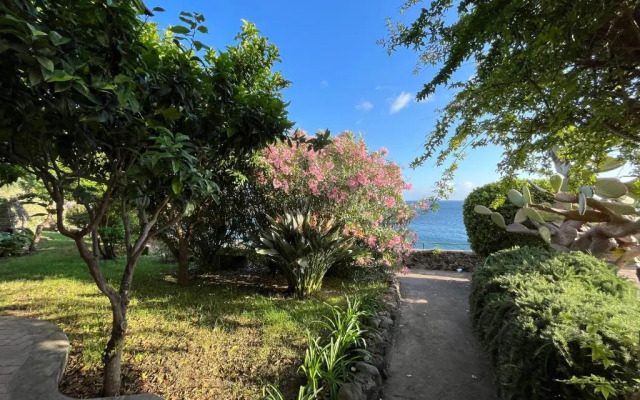 Nelinda Waterfront Accommodation (Adults Only)