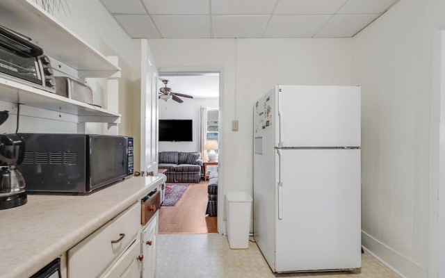 Olive Avenue 3 APT #1