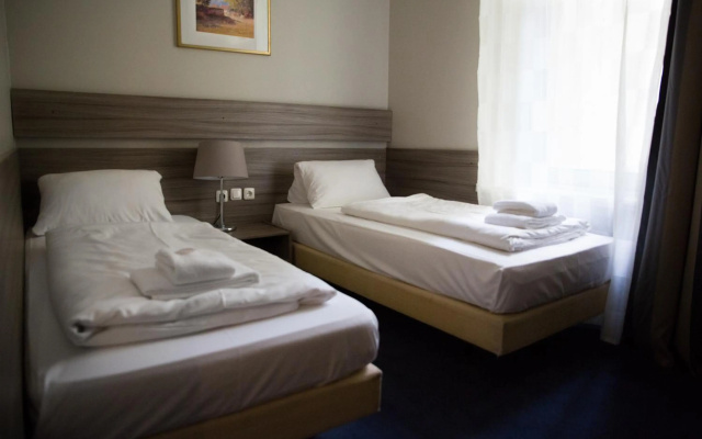 City Hotel