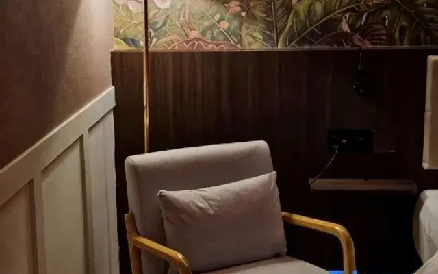 The Palm Suite at Lava Mansion