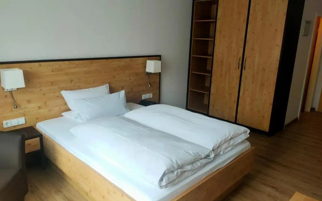 Hotel Löwen  by Mastiff