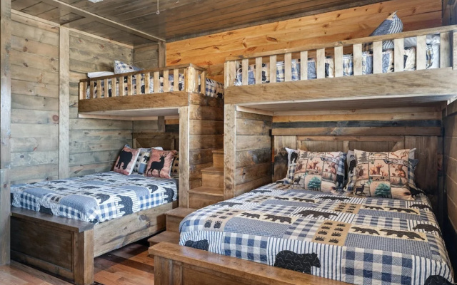Mountain Retreat w/ Hot Tub & Games! Sleeps 10!