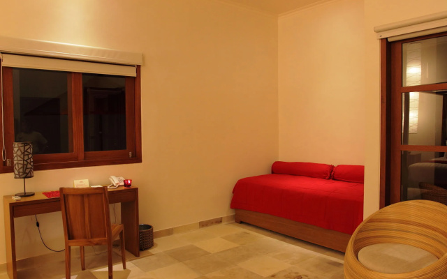Rouge Bali - Lounge Bar, Villas & Spa