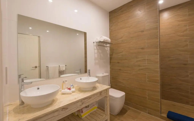 Le Nautique Luxury Beachfront Apartments