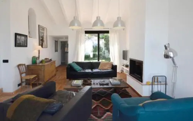 Ref 119. Casa Blanca