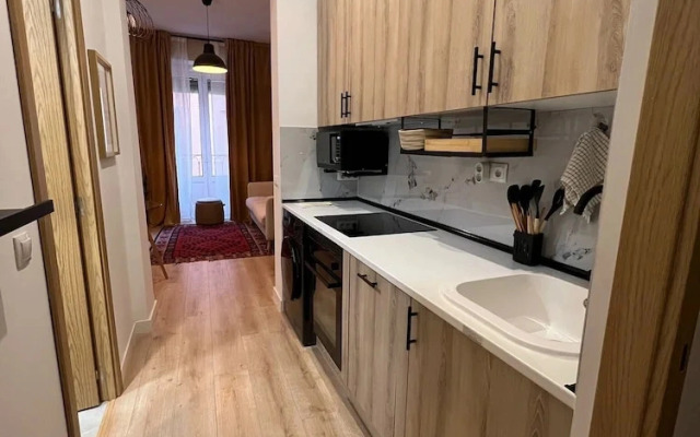 w Dreamy 1BR With Great Balconny
