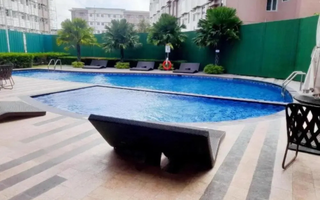Poolside Apartment - Sleeps 4, Ac & Hot Shower