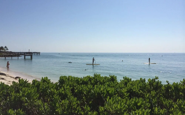 Cabana Breezes Suites