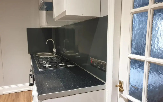 Lovely 1 Bedroom Flat High Barnet 3 Mins Away (Adults Only)