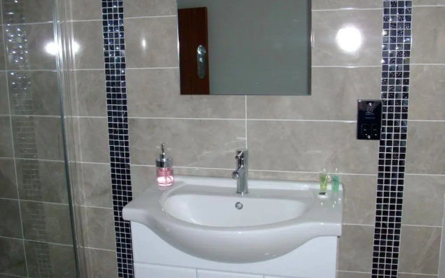 Farnham Hotel