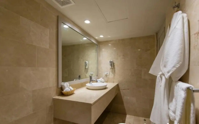Victoria Resort Golf & Beach