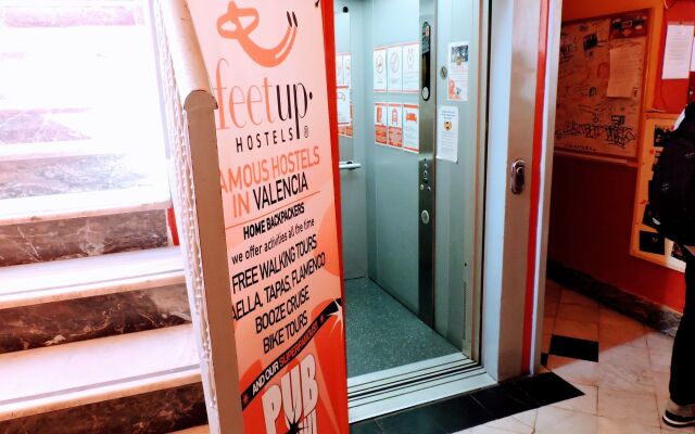 Отель Home Backpackers Valencia by Feetup Hostels Испания, Валенсия - отзывы, цены и фото номеров - забронировать отель Home Backpackers Valencia by Feetup Hostels онлайн вид на фасад