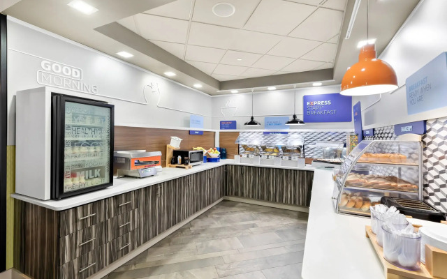 Holiday Inn Express Atlanta Galleria - Ballpark Area by IHG