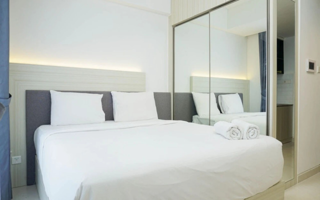 Relax and Comfy with Pool View @ Studio West Vista Apartment