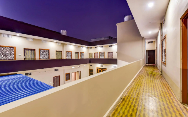 OYO 77635 Hotel Moon Light