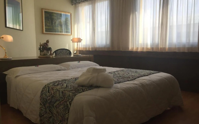 Melas Hotel