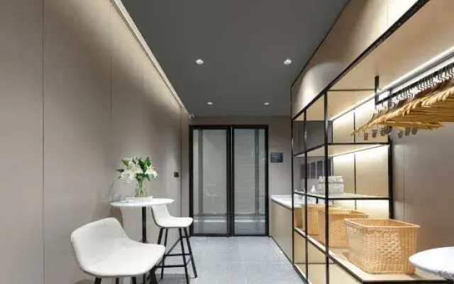 Ningbo Beilun Youth sports port Atour Hotel