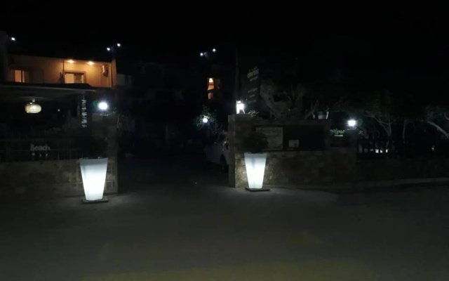 Almirikia Apartments & Rooms