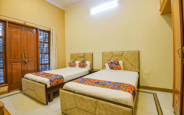 Fabexpress Ravikeerthis Service Apartment
