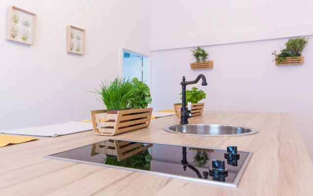 Ruzova Apartment By Easybnb