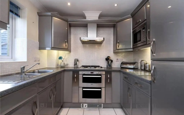 Sunny 1 bed apartment in a quiet central location