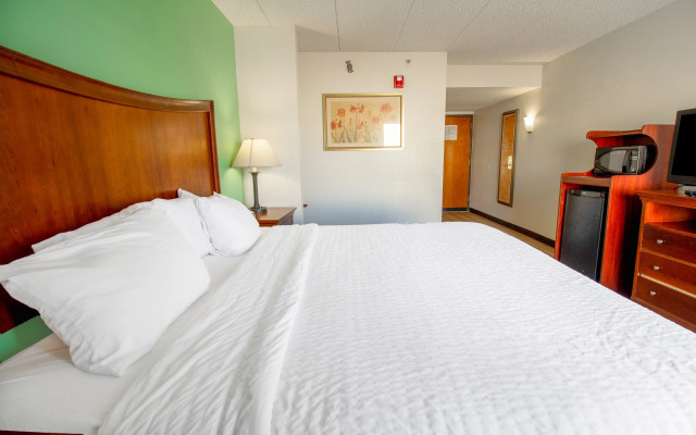 Tulsa Square Hotel Central, I-44 By OYO