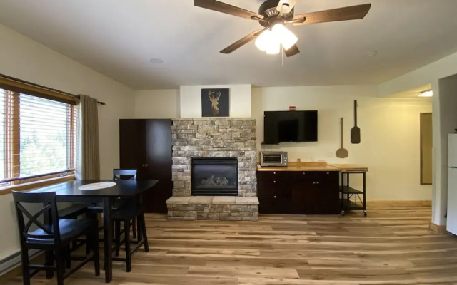 Gateway Lodge 5037