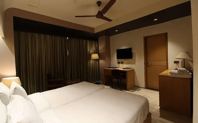 Hotel Charan Plaza