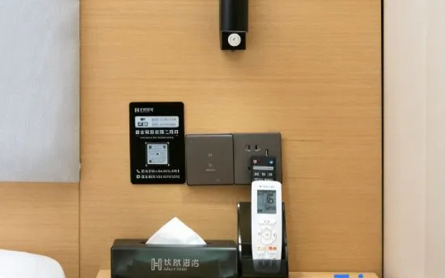 Crown Hotel (Guangzhou Beijing Road Pedestrian Street Zhonghua Plaza Store)