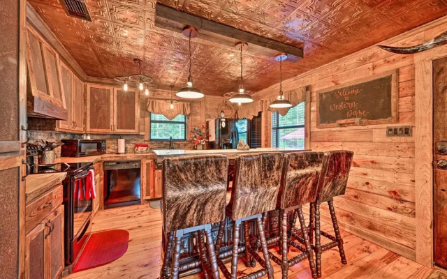 2 Mi to Choctaw Landing: 'western Daze' Cabin!