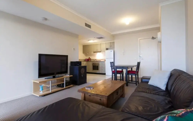 Surry Hills 1 Bedroom Apartment. in Convenient Location