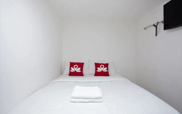 Everest Hotel by OYO Rooms