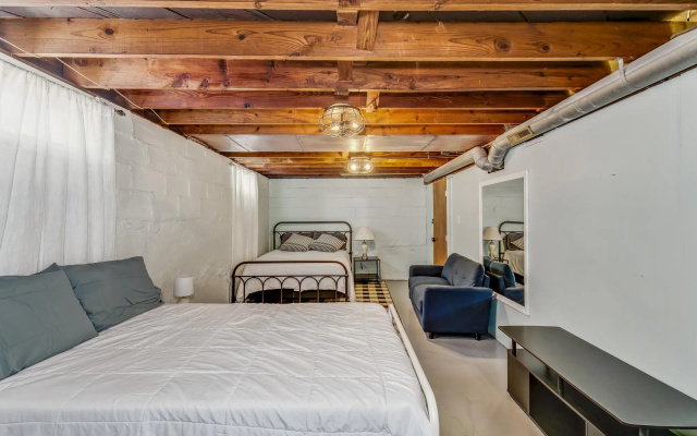 Cute, Cozy and Cheerful 3 Bedroom House!