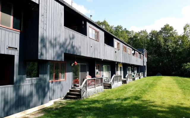 Experience a Classic New England Setting at This Waterville Estates Condo Located in the Heart of the White Mountains - Bv5e