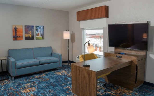 Hampton Inn & Suites Erie Bayfront