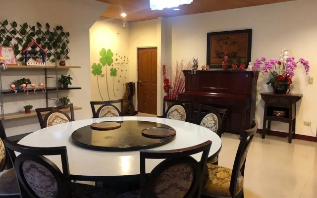 YOLOHO villa