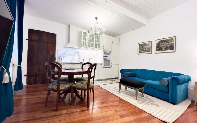 Montreux Castle | Charming Lake View Studio