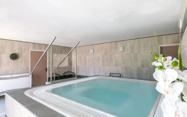Cozy Normandy Couples Retreat
