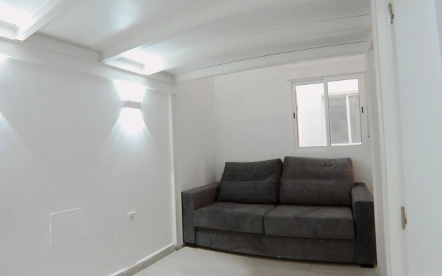 Duplex con cama de 135cm, A/C. WiFi metro Plaza Eiptica