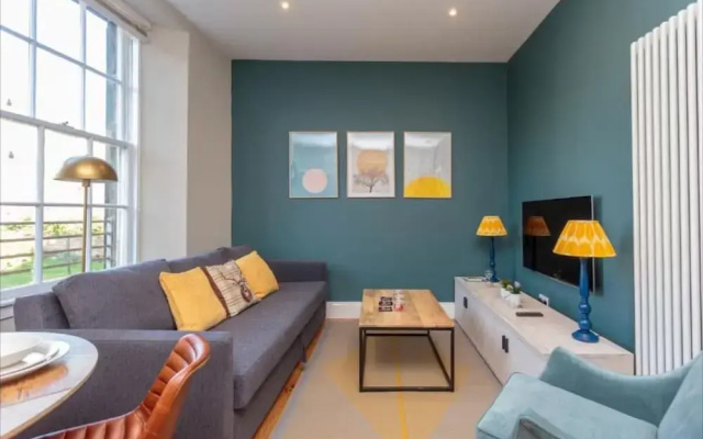 2bed 2bath Apartment Beneath Edinburgh Castle