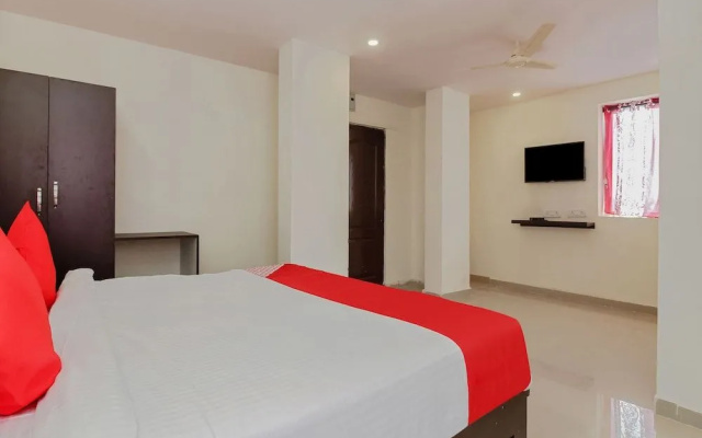 OYO 28743 Golconda Inn
