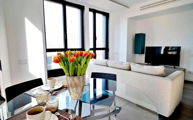 S Babila Central Tower w Rooftop Terrace in San Babila