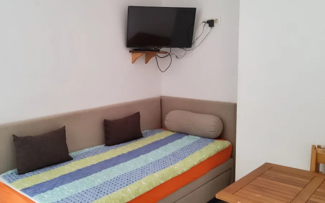 Economy Apartment 12 Sleeps 3 Guests