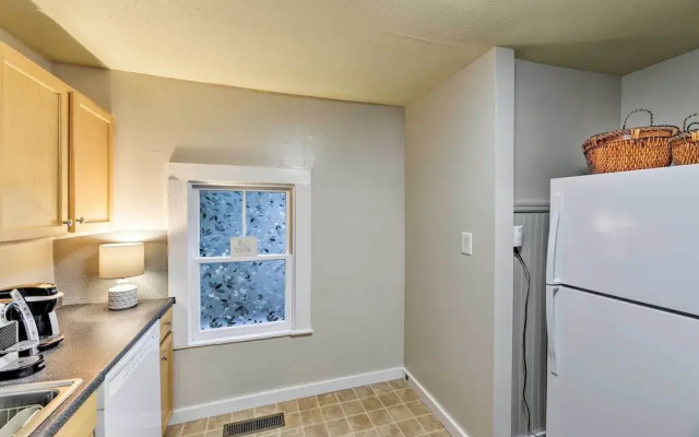 New Bern Home w/ Yard, Grill + Walkable Location