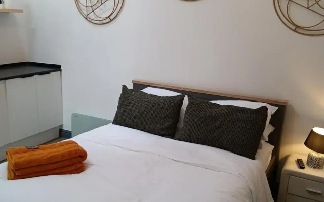 Luxury Chester City Apartment Near Station