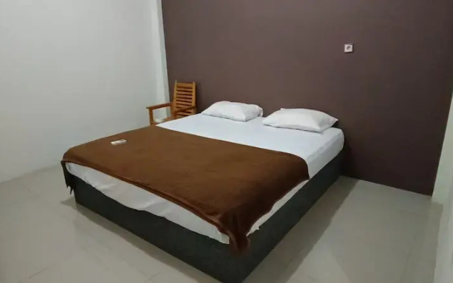 Hotel O Fanilly Guest House MarabahanNearJembatan Rumpiang